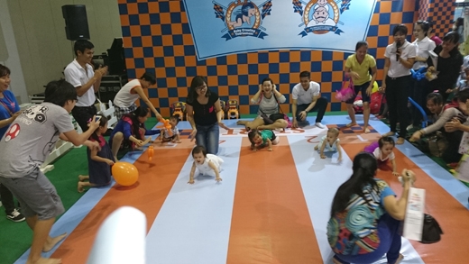 Hàng ngàn gia đình vui hết mình trong