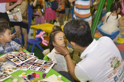 Hàng ngàn gia đình vui hết mình trong
