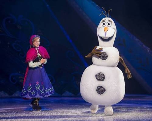 Sân khấu băng Disney đẹp ngỡ ngàng qua ống kính fancam
