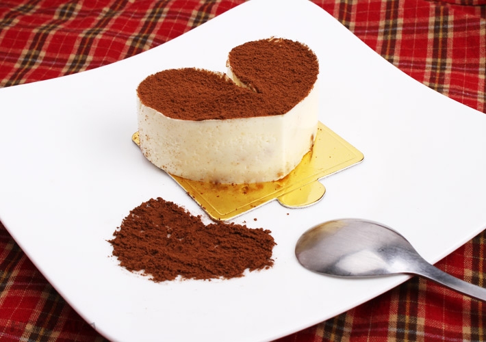 Không cần lò nướng vẫn làm được bánh tiramisu tình yêu cho chàng
