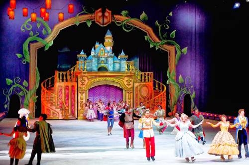 Sân khấu băng Disney đẹp ngỡ ngàng qua ống kính fancam