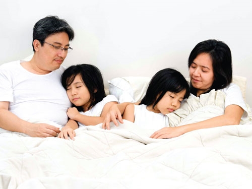 thấy bố mẹ làm chuyện người lớn