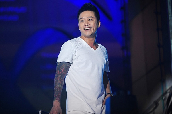 Những quý ông của showbiz Việt mãi