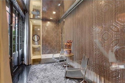Ngôi nhà triệu đô đội lốt