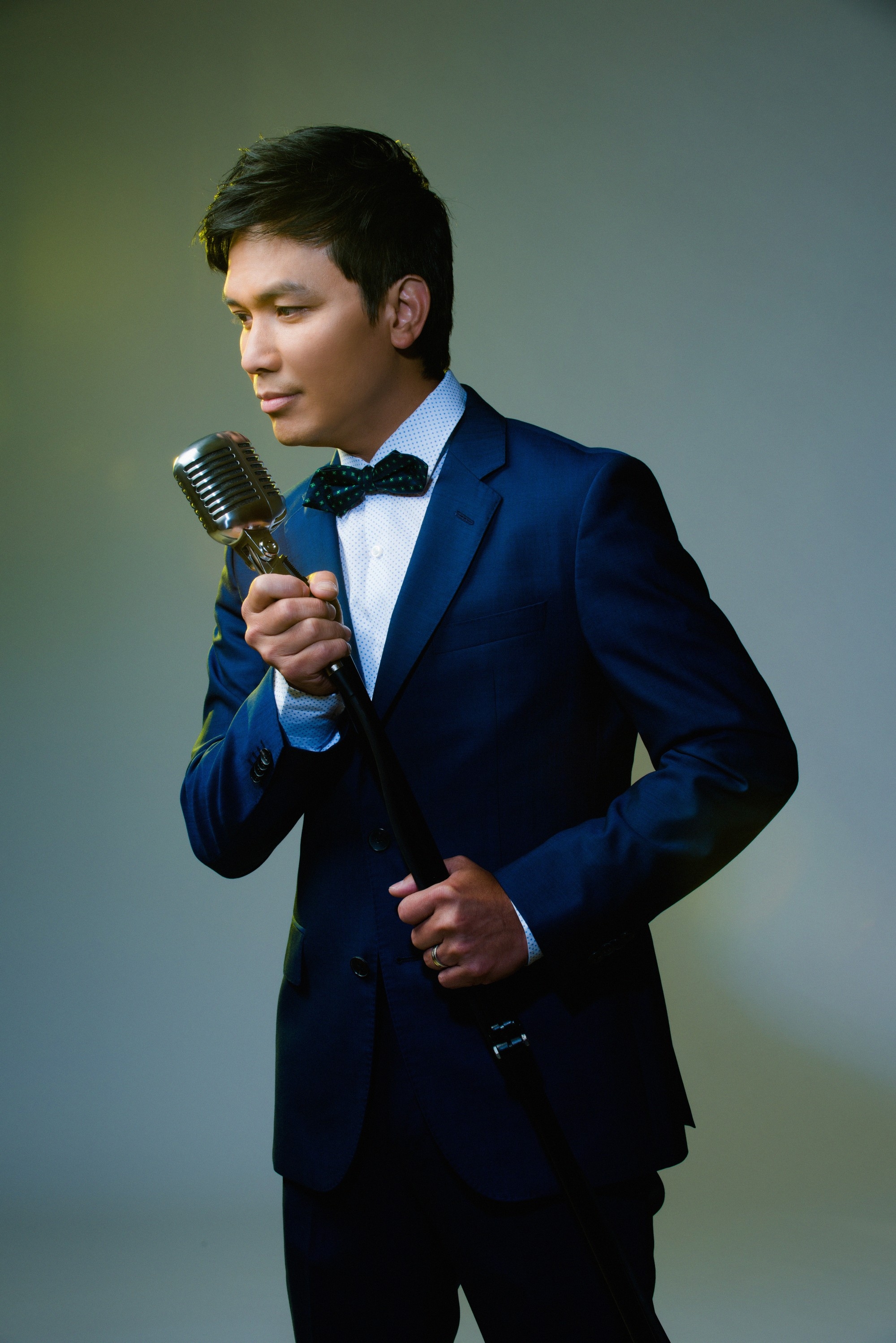 Mạnh Quỳnh tổ chức liveshow tại quê nhà sau 20 năm xa cách