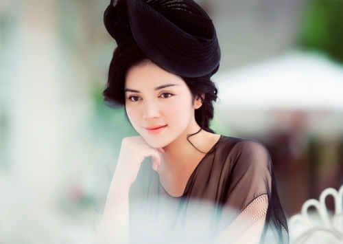Lý Nhã Kỳ - một mảng màu sắc riêng biệt, kỳ bí và hấp dẫn