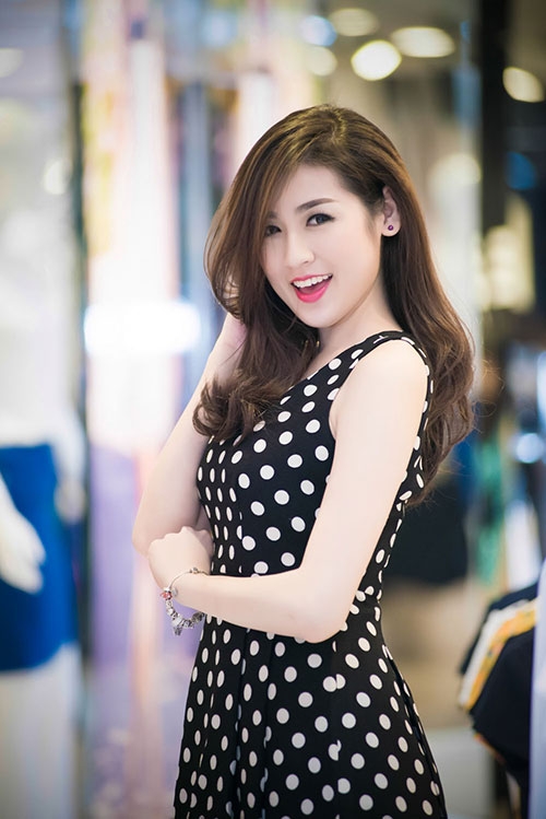 Ngắm những mỹ nhân Việt có vẻ đẹp tự nhiên trong suốt