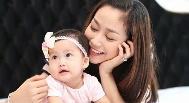 Vẻ đẹp như gái 20 của những bà mẹ đông con nhất Vbiz