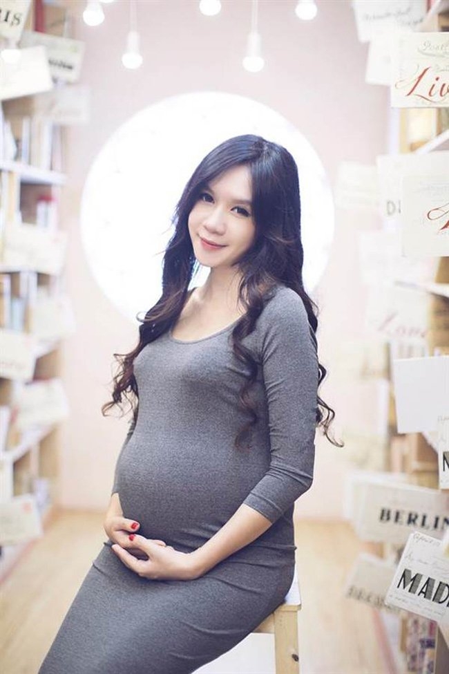 Vẻ đẹp như gái 20 của những bà mẹ đông con nhất Vbiz