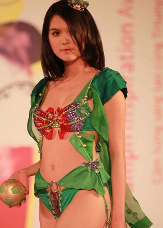 Loạt ảnh Ngọc Trinh không bao giờ muốn nhìn lại
