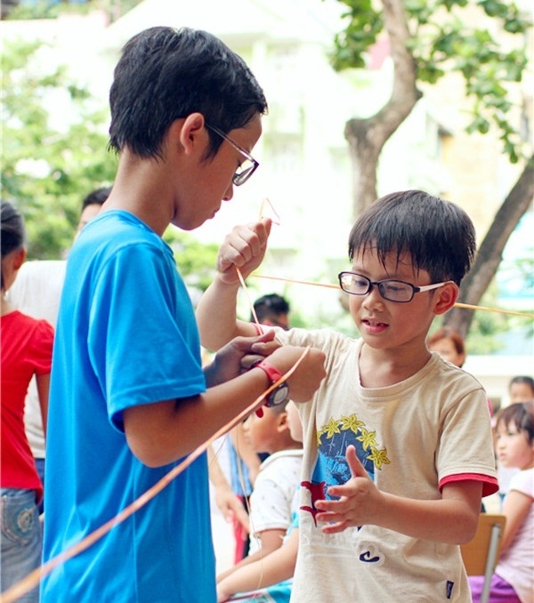 Thiện Nhân và anh trai Hải Minh là cặp bài trùng trong nhiều trò chơi