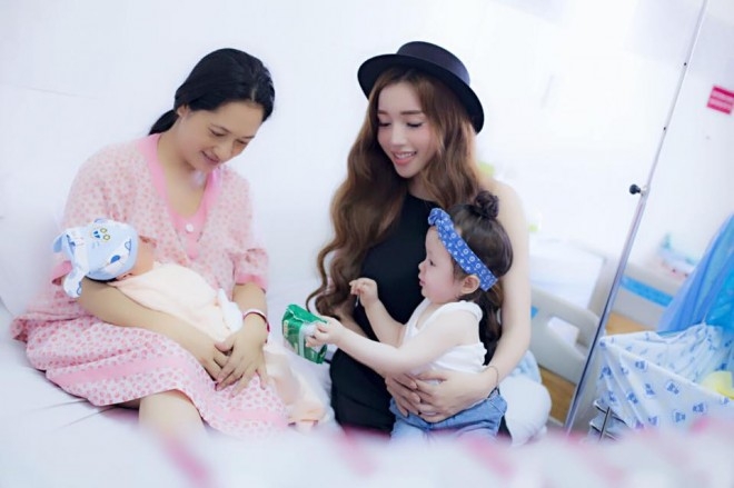 Xem cách Elly Trần dạy Cadie thành một cô con gái hoàn hảo như thế nào