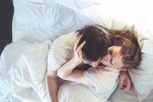 9 dấu hiệu kiểm tra xem chàng ở bên bạn là vì tình yêu hay chuyện ấy?