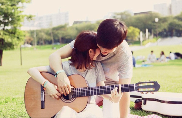 6 lý do để biết bạn yêu đúng người hay đang cầm nhầm tay người khác