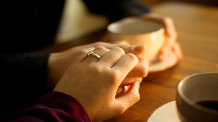 6 lý do để biết bạn yêu đúng người hay đang cầm nhầm tay người khác