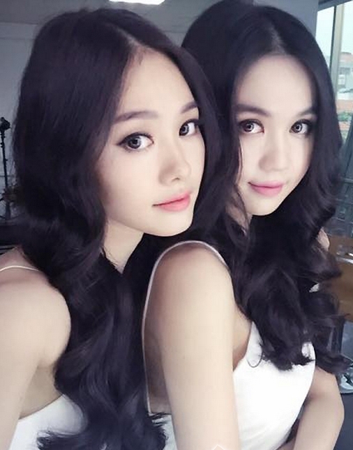 Khoảnh khắc xuất thần giống hệt chị em sinh đôi của 8 cặp mỹ nhân Việt
