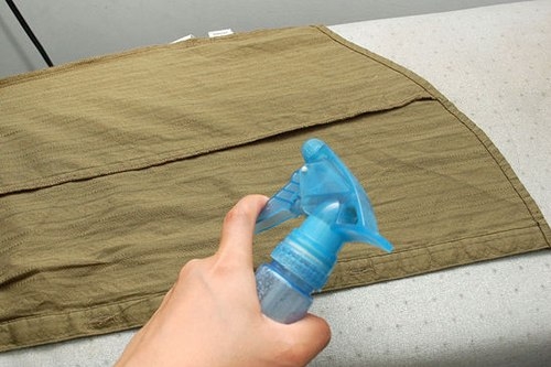 9 cách độc đáo loại bỏ nếp nhăn quần áo mà không cần bàn ủi