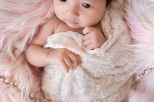 Công chúa út nhà Hà Kiều Anh thừa hưởng rất nhiều nét đẹp từ mẹ.