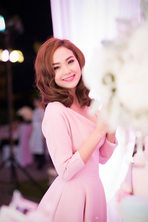 Minh Hằng ngày càng trẻ trung và duyên dáng hơn rất nhiều khi mới lần đầu bước chân vào showbiz