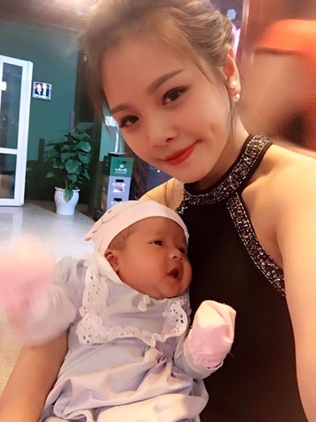 Mẹ 9X sau sinh đẹp như hotgirl nhờ dùng nylon quấn bụng