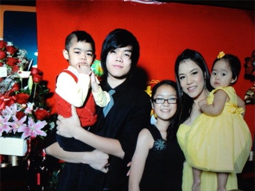bestie ca si thu phuong ben cac con