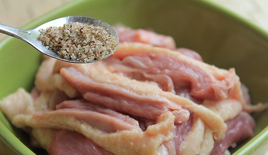 Mẹo đơn giản để loại bỏ mùi hôi ở các loại thịt chị em nên biết