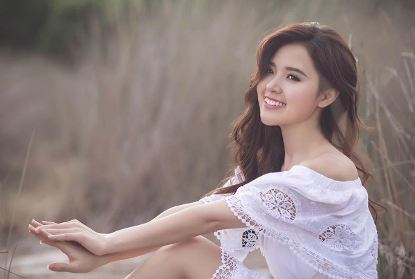 Mỉm cười tươi tắn, Midu định nghĩa hạnh phúc là: "Hạnh phúc của em là tự bước trên đôi chân mình, trên chính con đường mình lựa chọn, với trái tim ngập nắng và niềm tin vào những điều tốt đẹp của cuộc sống".