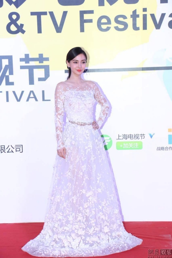 Angela Baby như nàng tiên trên thảm đỏ.