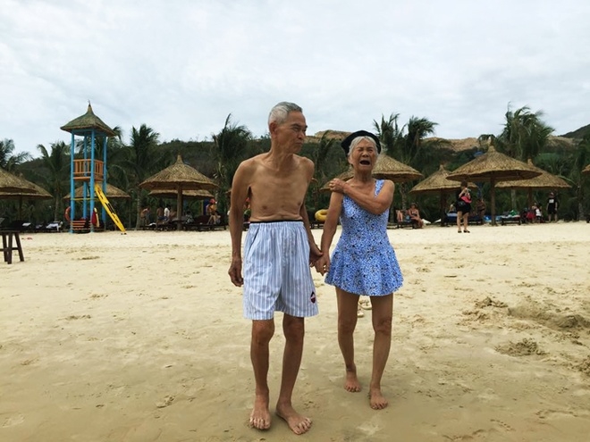 Nhân vật chính bất chợt trở nên nổi tiếng này là cụ ông Phạm Xuân Theo (85 tuổi) và cụ bà Vũ Thị Hảo (87 tuổi) đang sống ở thành phố Tuyên Quang.