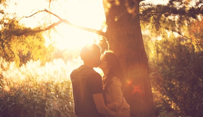 Khi nghe, có thể bạn thấy rất “bùi tai” vì hợp lý. Song thực tế, chàng đang nói dối bạn trắng trợn hoặc muốn lấp liếm một sự thật nào đó. (ảnh minh họa)
