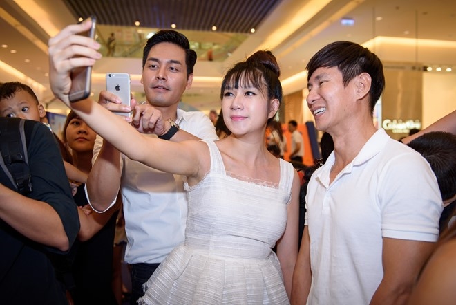 Trong khi đó, Lý Hải vẫn cân bằng việc chạy show và đóng phim. Giọng ca Trọn đời bên em cho biết anh để Minh Hà quyết định trong việc nuôi con vì tin tưởng tài tháo vát của bà xã.