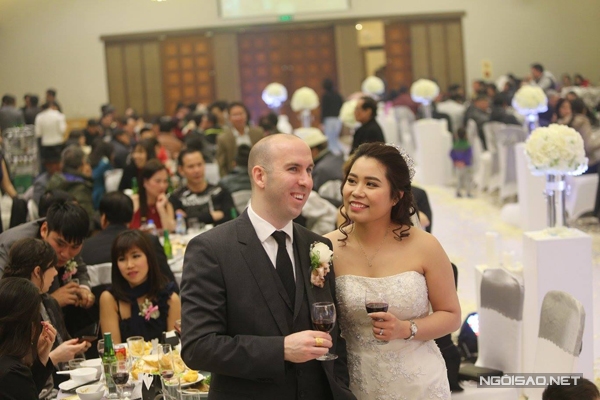 Sau đám cưới, cô sang Mỹ định cư cùng chồng.