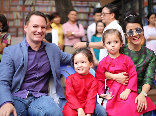 Cuộc sống viên mãn bên chồng ngoại quốc của sao Việt