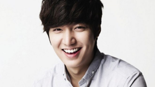 Lee Min Ho dễ dàng ghi điểm với nụ cười rạng rỡ cùng lúm đồng tiền dễ thương