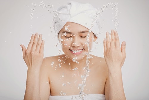 bestie rửa mặt sạch trước khi trang điểm
