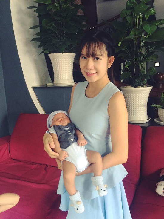 Minh Hà nhanh chóng lấy lại vóc dáng thon gọn chỉ một thời gian ngắn sau sinh.