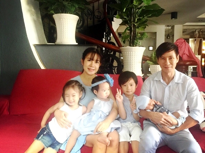 Thời gian này, giảm tần suất xuất hiện ở các sân khấu, để tập trung vào việc viết kịch bản cho bộ phim Lật Mặt 3. Dự kiến 2 tháng nữa phim sẽ chính thức được bấm máy.