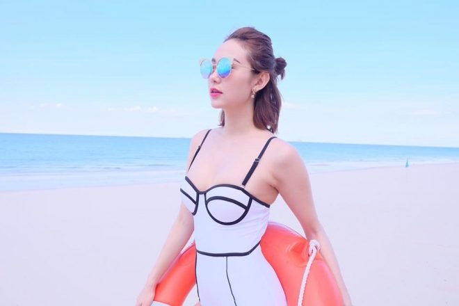 Minh Hằng với nước da trắng ngần, thân hình nhỏ bé nhưng cực kỳ khoẻ khoắn. Không chỉ vậy, Minh hằng còn thường xuyên được các nhãn hàng lựa chọn làm gương mặt đại diện với những dòng sản phẩm làm đẹp cho phụ nữ.