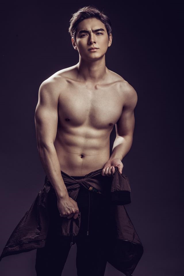 Sở hữu body 6 múi, gương mặt điển trai, bạn trai Chúng Huyền Thanh cũng được đông đảo fan yêu quý.