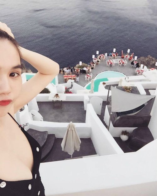 bestie Ngoc Trinh o Santorini 9