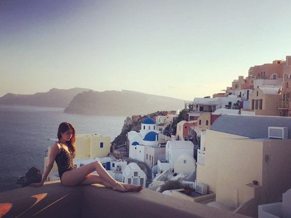 bestie Ngoc Trinh o Santorini 11