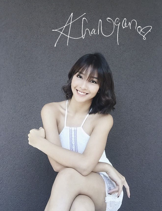 Cô nàng Khả Ngân xinh đẹp cũng sở hữu chữ ký “bá đạo” chẳng thua kém Sơn Tùng.