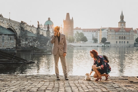Màn cầu hôn lãng mạn giữa lòng Prague xinh đẹp. (Ảnh: Flytographer)