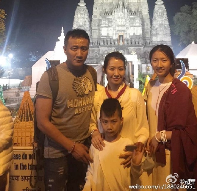 Hiện, Hồ Quân vẫn là nam diễn viên thực lực của màn ảnh. Anh lập gia đình với diễn viên Lư Phương và có hai con. Anh ít khi vướng bê bối đời tư, là hình mẫu diễn viên lý tưởng tại Trung Quốc. Điểm tiếc nuối duy nhất của Hồ Quân là sự nghiệp không bứt phá.
