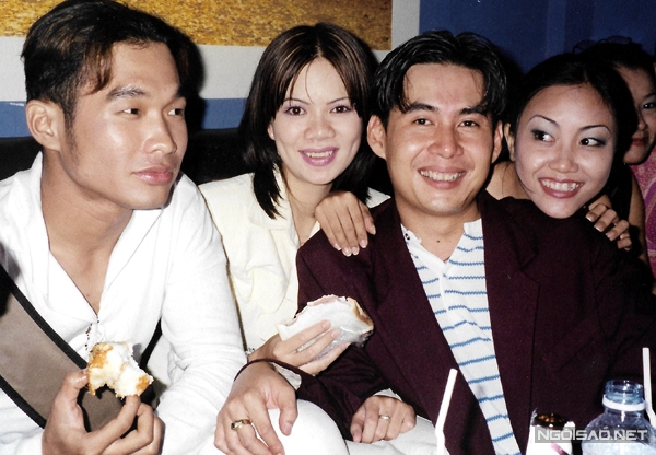 Ca sĩ Anh Tuấn (ngoài cùng bên trái) thời mới gia nhập nhóm MTV. Đoan Trang (ngoài cùng bên phải) cách đây nhiều năm nhìn rất lạ.
