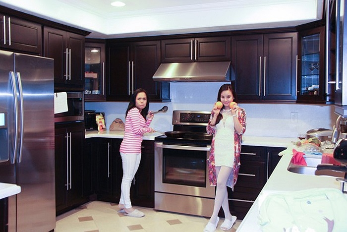 Khu bếp vô cùng hiện đại, rộng rãi và tiện nghi. Phục vụ nhu cầu cho chủ nhân.