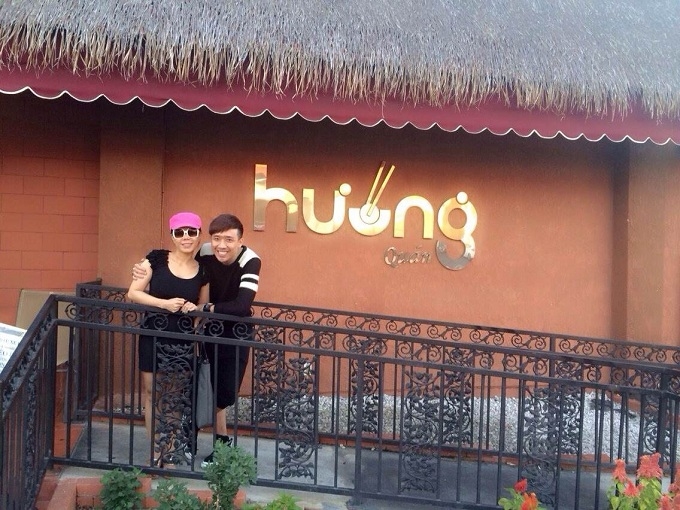 Không chỉ sở hữu căn nhà siêu sang trên đất Mỹ, Việt Hương còn là chủ nhân của một một nhà hàng rất đặc biệt ở đây. Nhà hàng được đặt theo đúng tên của Việt Hương và chuyên về các món ăn mang phong vị quê hương. Thiết kế độc đáo, ấm cúng và dung dị làm nên điều khác biệt cho nhà hàng.