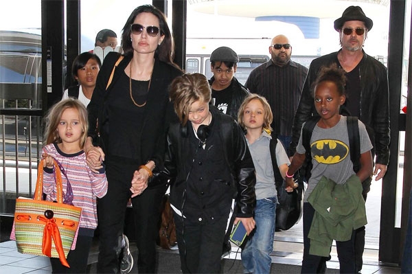 Các nhóc tỳ sẽ ở cùng Angelina Jolie.