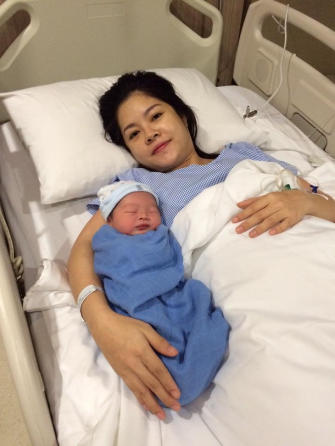 Dương Cẩm Lynh khoe ảnh con trai đầu lòng.