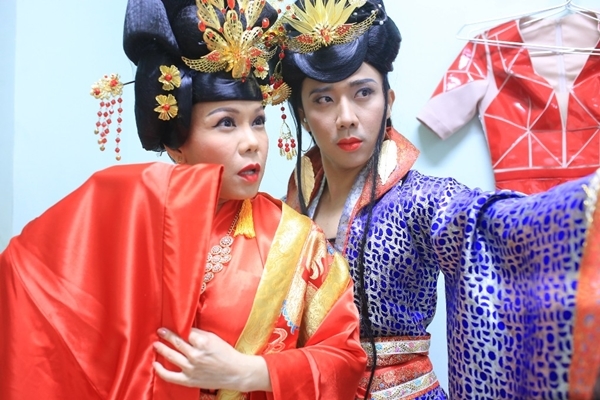 Trấn Thành giả gái hoàn hảo tới nỗi anh từng vướng phải tin đồn giới tính.